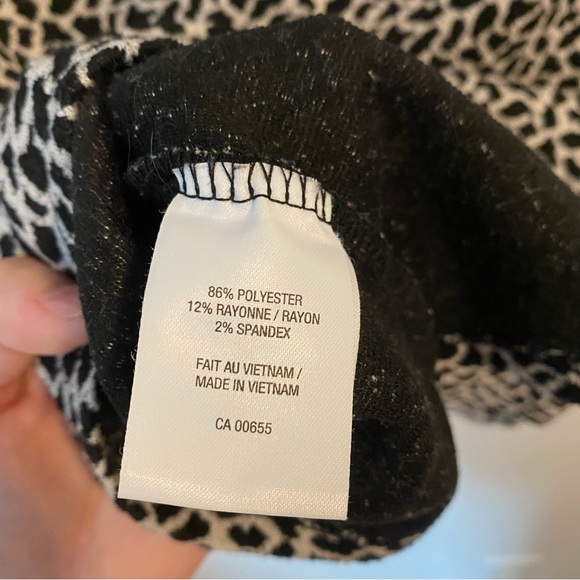 Sleeveless Giraffe-Print Blouse - Picture 4 of 5